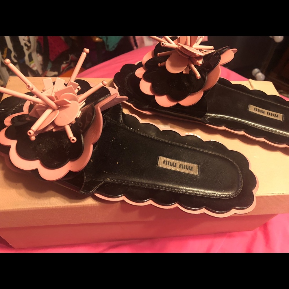 Sandals worn a hand full of times